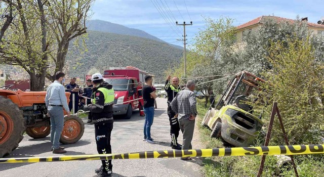 Fethiyede devrilen forkliftin operatörü hayatını kaybetti