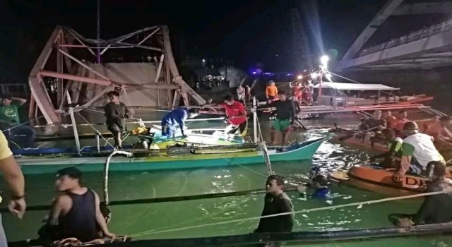 Filipinlerde nehrin üzerindeki köprü çöktü: 4 ölü