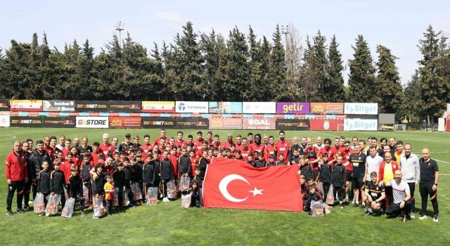 Floryada 23 Nisan coşkusu