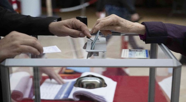Fransada 17.00 itibariyle seçime katılım oranı yüzde 63,23 oldu