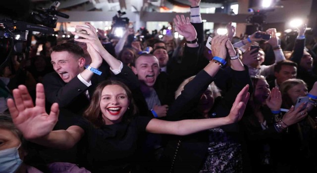 Fransada cumhurbaşkanlığı seçimi ikinci tura kaldı
