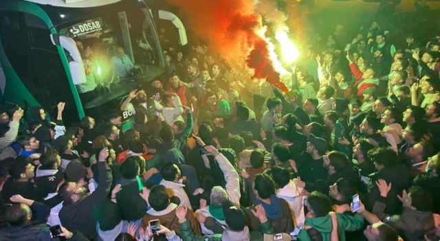 Frutti Extra Bursaspora taraftarından muhteşem karşılama