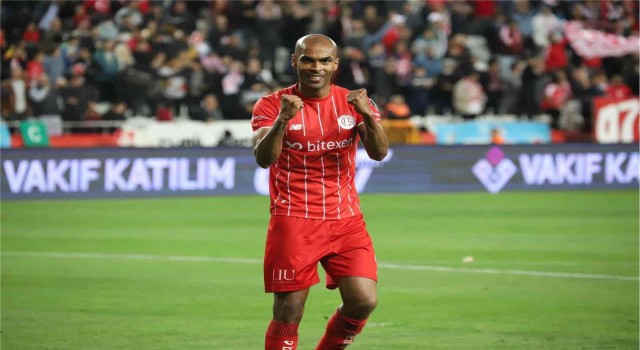FT Antalyasporda defansın sigortası Naldo
