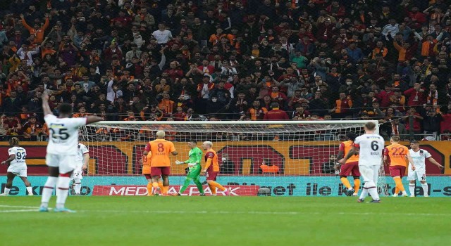 Galatasaray, Karagümrükü Süper Ligde ilk kez yendi!