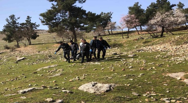 Gaziantepte 25 yaşındaki genç ağaca asılı halde bulundu
