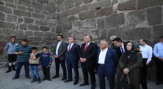 Geçmişten Günümüze Çocuklar Sergisi açıldı
