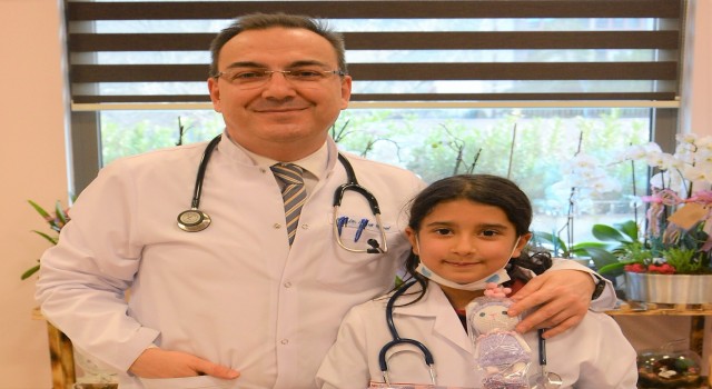 Geleceğin doktoru doğum gününü PAÜ Hastanesinde kutladı