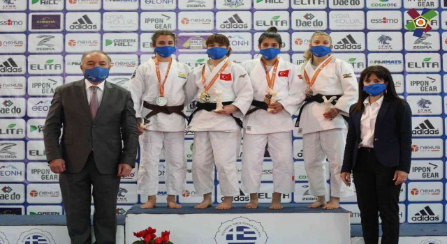 Genç judocular Avrupadan madalyalarla döndü