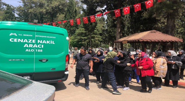 Genç pilotun cenazesi Mersinde toprağa verildi