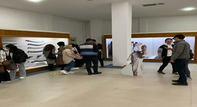 Gençler Konuralpin tarihini öğreniyor