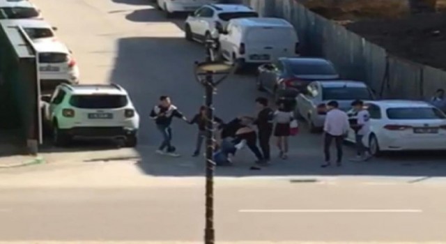 Gençlerin yumruklu kavgası kamerada