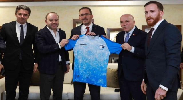 Gençlik ve Spor Bakanı Dr. Kasapoğlundan Başkan Sekmene övgü