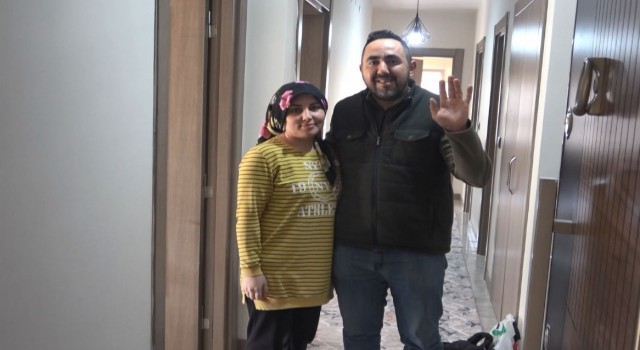 Giresunun Dereli ilçesinde afetzedeler evlerine taşınmaya başladı