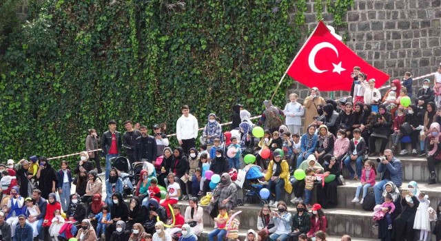 Göçmen ve sığınmacı çocuklar, 23 Nisanı kutladı