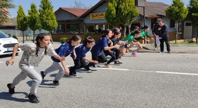 Gölcükte gençler 23 Nisan için koştu