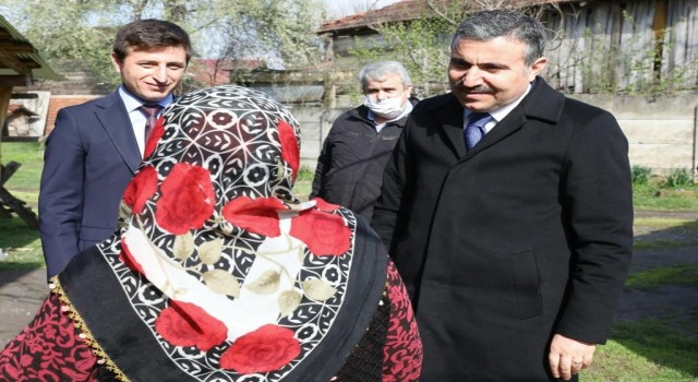 Gölyakada aileler ziyaret edildi