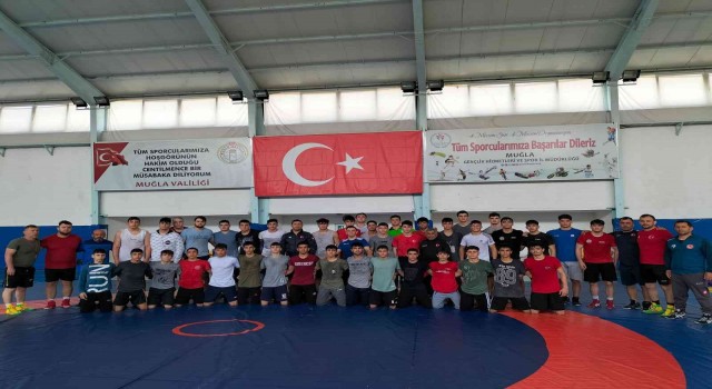 Grekoromen Yıldızlar Güreş Milli Takımının Köyceğiz kampı sürüyor