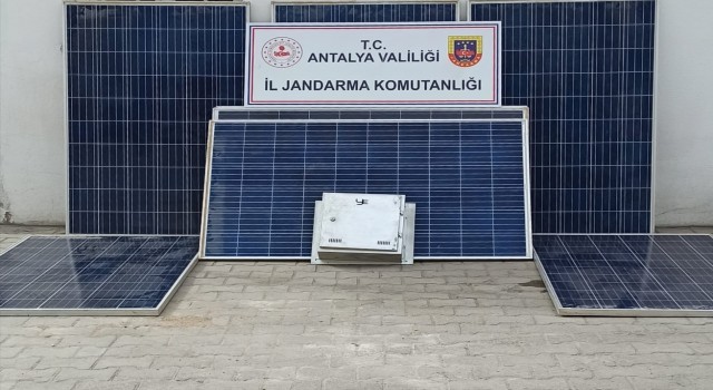 Güneş paneli hırsızları yakalandı