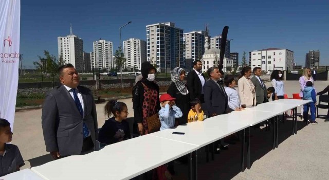 Hacı Baba Pastanelerinden, özel eğitim okulundaki çocuklara yaş pasta jesti