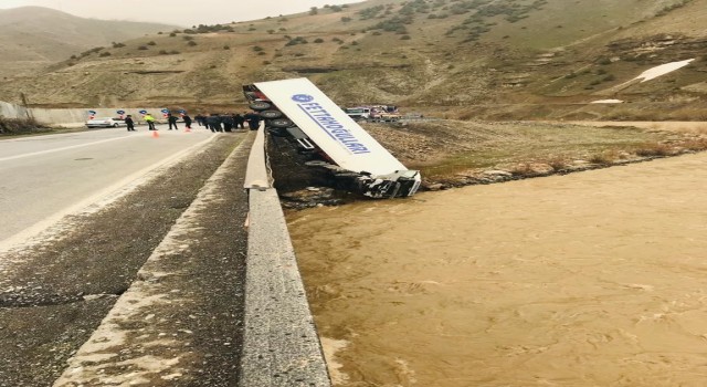 Hakkari-Van karayolunda kaza; 1 yaralı
