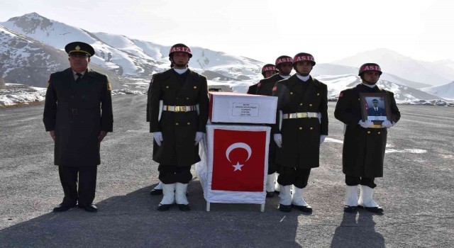 Hakkaride şehit asteğmen için tören düzenlendi