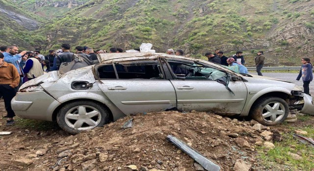 Hakkaride trafik kazası: 4 yaralı