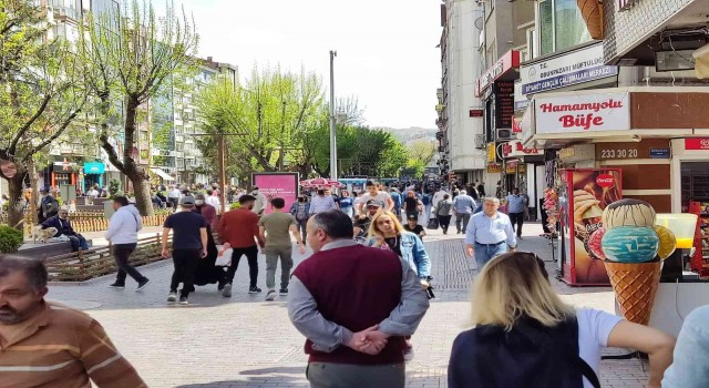 Hamamyolu Caddesinde bayram yoğunluğu başladı