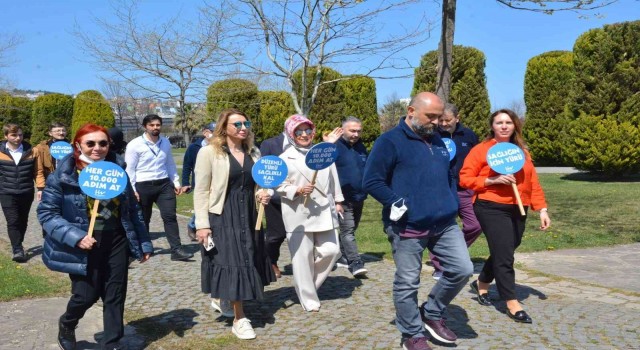 Hastane çalışanları sağlık için yürüdü