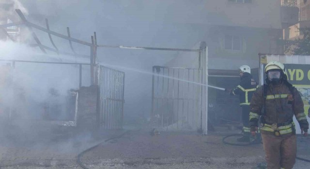 Hatayda hurdalıkta çıkan yangın söndürüldü