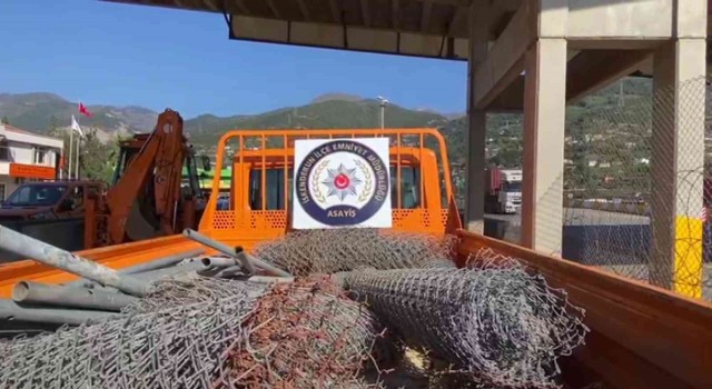 Hatayda otoyoldaki tel ve demir çitleri çalan 2 şüpheli yakalandı