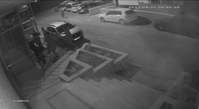 Hatayda üniversite öğrencileri arasındaki bıçaklı kavga kamerada