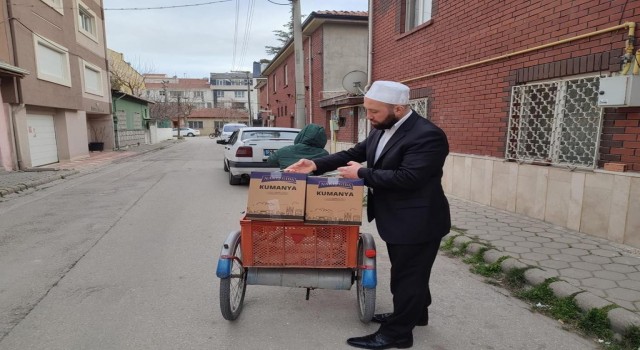 Hayırsever imam Ramazanda ihtiyaç sahipleri için pedal çeviriyor