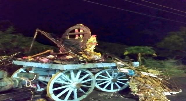 Hindistanda dini törende 11 kişi elektrik akımına kapılarak öldü