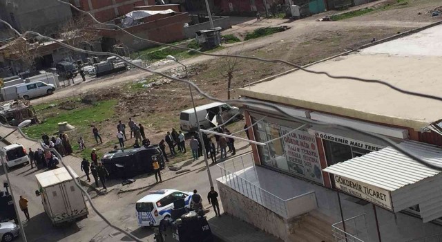 Hırsız kovalarken zırhlı araç kaza yaptı: 1i polis 2 kişi yaralandı