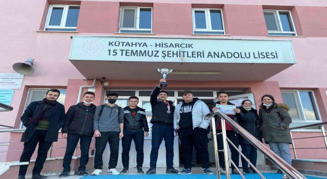 Hisarcıkta futsal turnuvasında dereceye giren öğrenciler ödüllendirildi