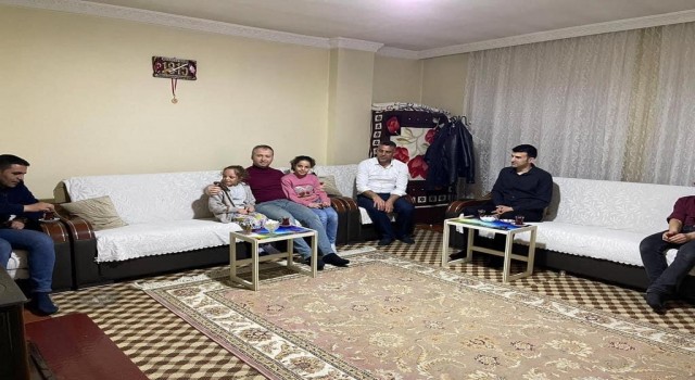 Hizan Kaymakamı Yelek, iftarını şehit ailesi ile birlikte açtı