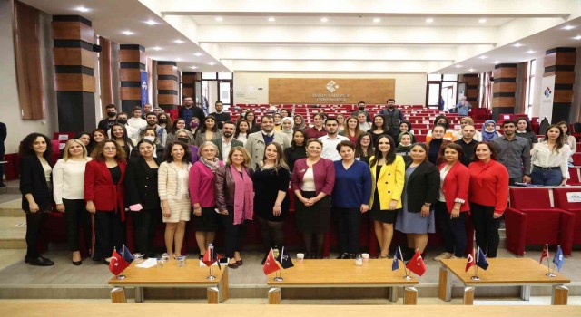 HKÜde Hemşirelik Eğitimi sempozyumu gerçekleştirildi