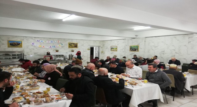 Huzurevi sakinleri ile iftar programında bir araya geldiler