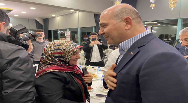 İçişleri Bakanı Süleyman Soylu, Gaziosmanpaşada hemşerileriyle sahurda bir araya geldi