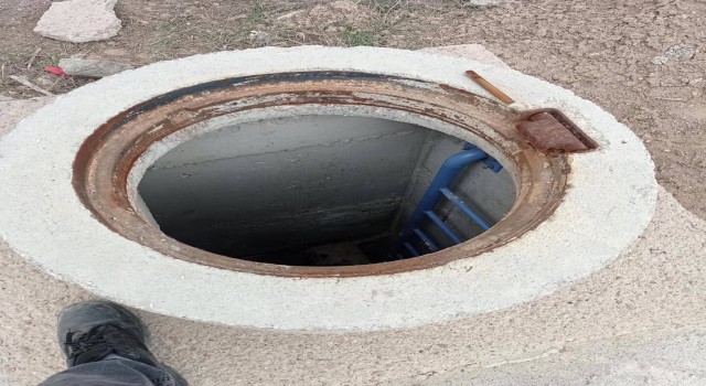 İçme suyu hattındaki rögar kapaklarını çaldılar