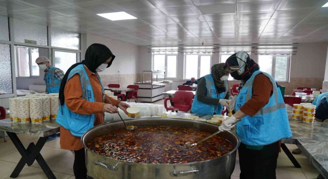 İftar yemekleri vatandaşların kapısına kadar ulaştırılıyor