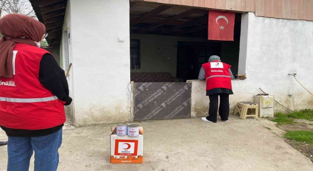 İhtiyaç sahibi vatandaşların kapısını Kızılay çalıyor