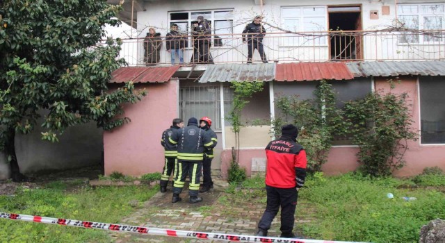 İki katlı evde yangın çıktı, yaşlı adam hayatını kaybetti