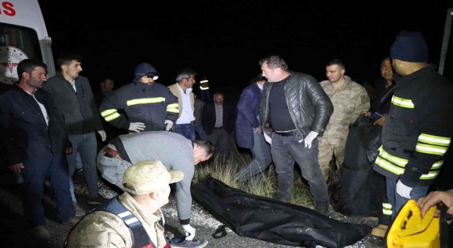 İki otomobil çaya düştü: 1 ölü, 2 yaralı, 2 kayıp