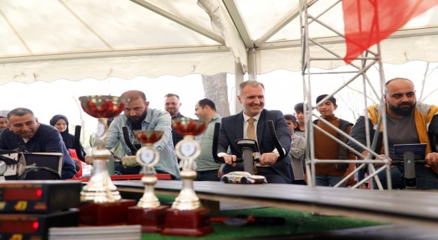 İnegölde 23 Nisan Çocuk Şenliği renkli görüntülere sahne oldu
