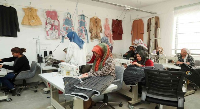 İpekyolu Belediyesinin tekstil atölyesinde üretim başladı