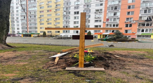 Irpinde siviller evlerinin bahçesine gömüldü