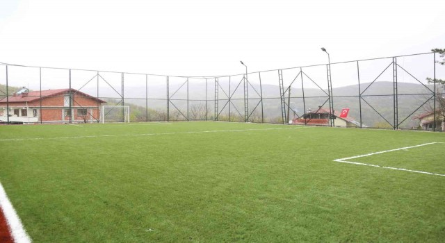 İrşadiyeye futbol sahası kazandırıldı