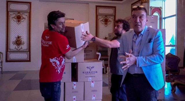 İş adamı Kırbıyıktan 8 şehre 10 bin 400 paket gıda kolisi