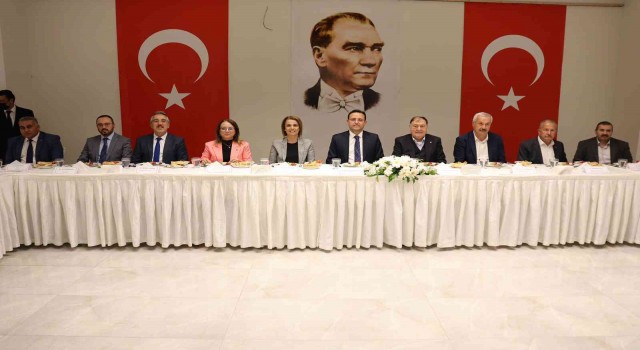 İş insanları iftarda bir araya geldi